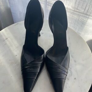 Elegant Size 6 Italian-made Black Women's Shoes